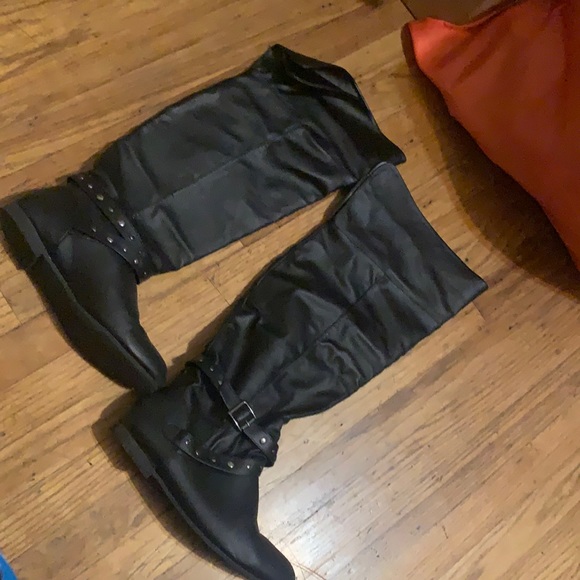 Boots not sure if there size 8 or 9 - Picture 1 of 2